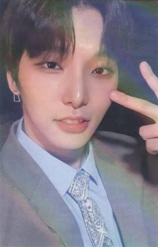 Holographic photocard of Seoho making a peace sign and grinning