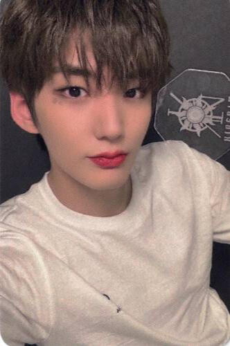 Photocard of Hwon holding the History of Kingdom 7 light stick by his face.