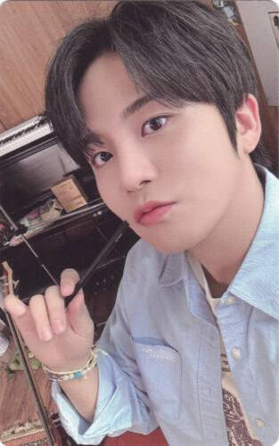 Photocard of Jongho holding a pen to his cheek