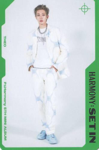Theo outfit photocard