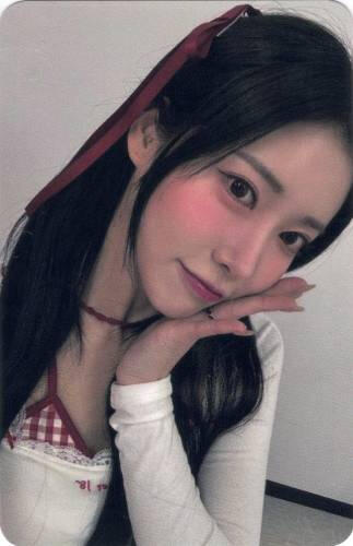 Photocard of Ayeon holding a hand on her cheek