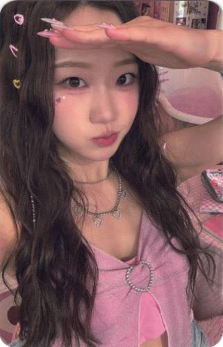 Photocard of Yousom saluting and making a kissy face