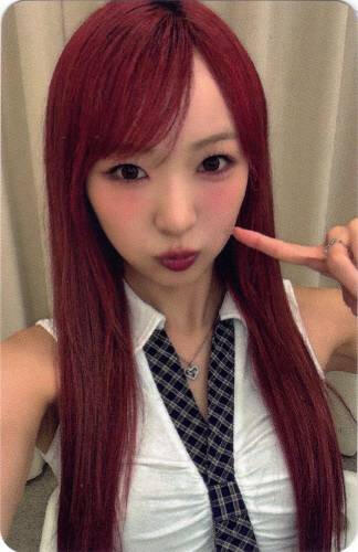 Photocard of Yume poking her cheek