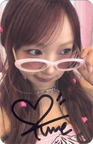 Signed photocard of Yume tilting her sunglasses down