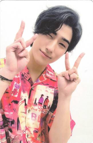 Photocard of Harin making two peace signs and smiling