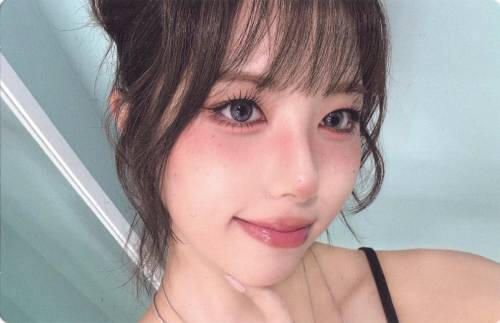A photocard of Ireh smiling