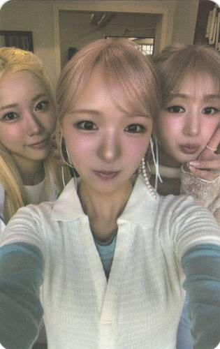 A unit photocard of Ayeon, Chaei, and Yume