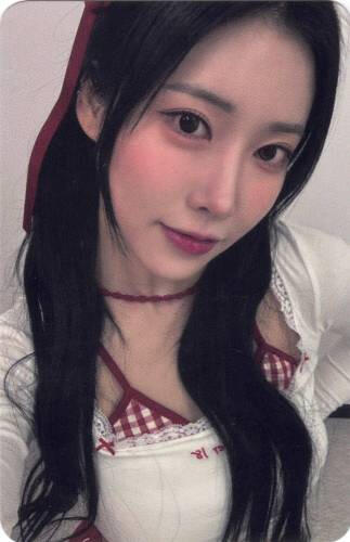 Photocard of Ayeon holding her hand on her hip