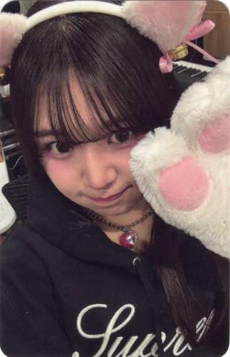 Photocard of Yuna wearing cat ears and paws