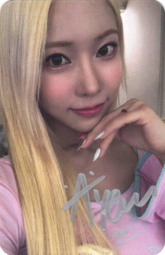 Signed photocard of Ayeon holding a hand under her chin