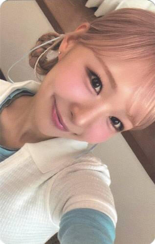 Photocard of Yume smiling