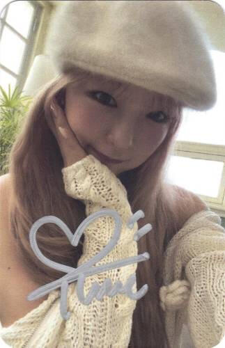 Signed photocard of Yume cupping her face