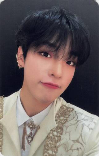 Photocard of Mujin in a white outfit with gold details