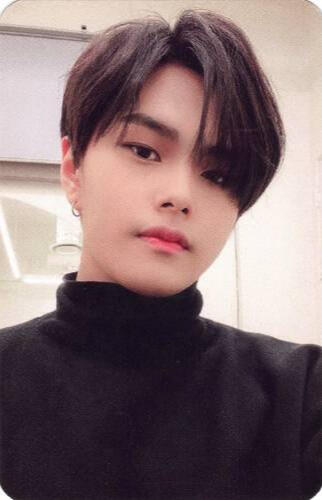 Photocard of Jahan in a black turtleneck looking at the camera