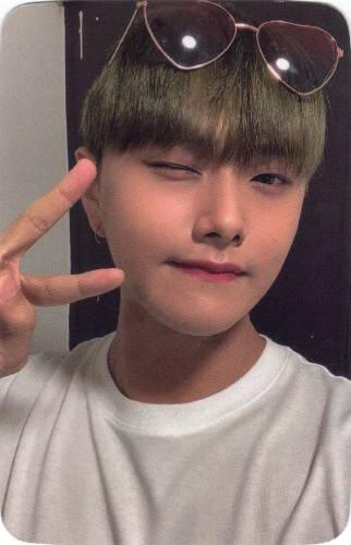 Photocard of Jahan wearing heart shaped sunglasses and making a peace sign