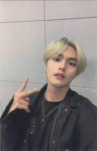 Photocard of Jahan in a black jacket making a peace sign