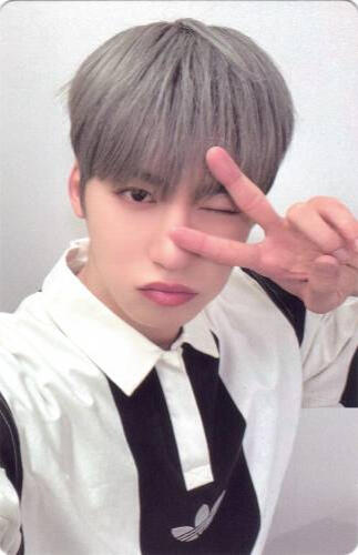 Photocard of Keonhee making a peace sign, winking, and pouting