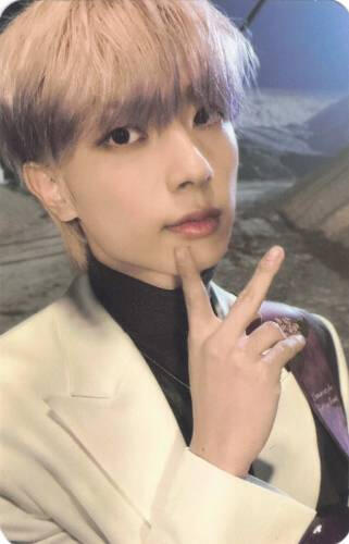 Photocard of Kanghyun making a peace sign
