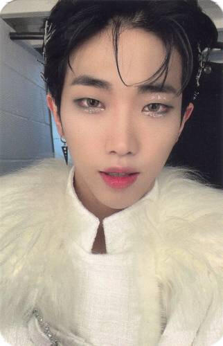 Photocard of Dann in the white HOK3 outfit