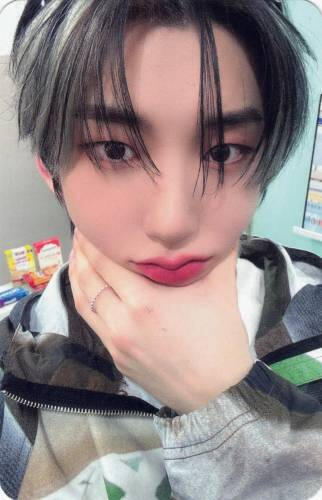 Photocard of Hwon cupping his face