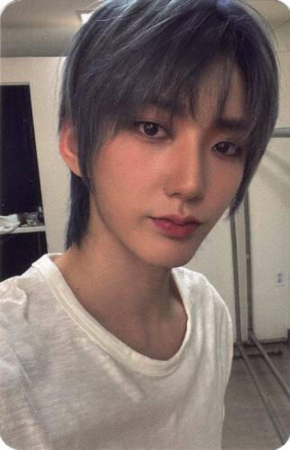 Photocard of Hwon staring into the camera