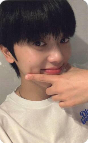 Photocard of Minkyun smiling and pinching his face
