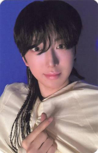 Photocard of Fuma with long black hair making a finger heart