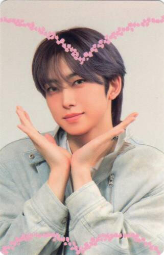 A photocard of Fuma cupping his hands under his face