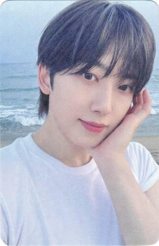 Photocard of Fuma cupping his face on a beach