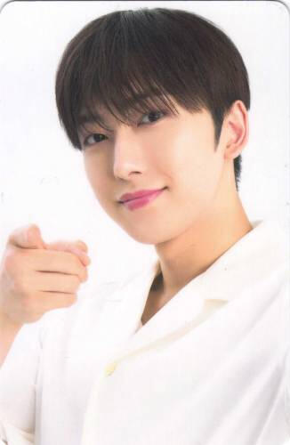 Photocard of Fuma smiling and pointing at the camera