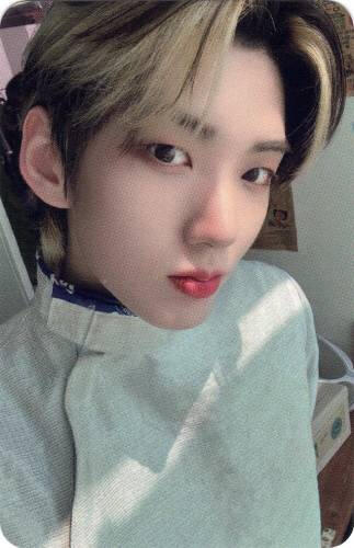 Photocard of Hwon in fencing gear