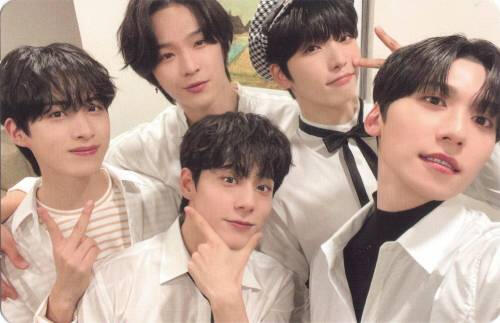 A group photocard of Oneus huddled together and smiling