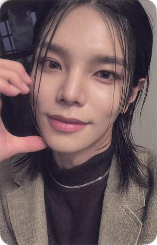 Photocard of Ijun making a cheek heart