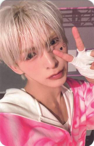 A photocard of Masami Allhours making a peace sign