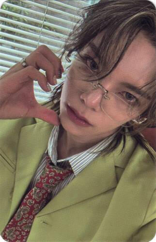 Photocard of Ijun from Waker making a half heart against his cheek