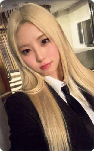 Photocard of Ireh looking at the camera