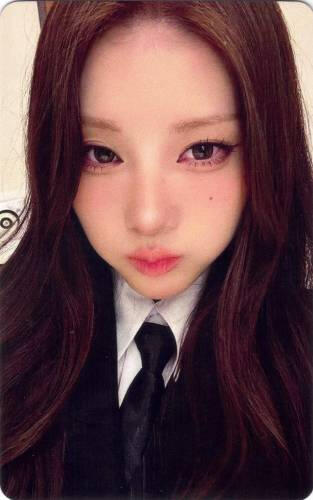 Photocard of Chaein looking at the camera