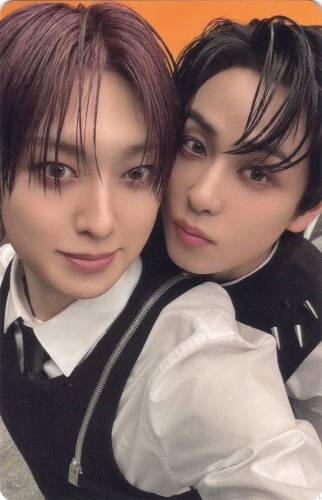 Photocard of Taki hugging Fuma from behind
