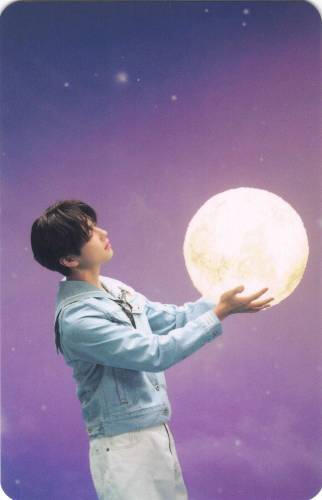 Photocard of Taki holding a fake glowing moon