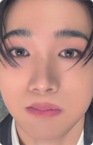 Photocard of Jo closeup to the camera