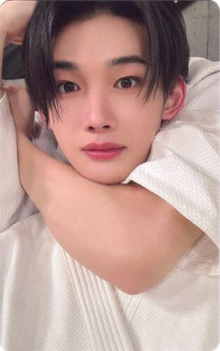 Photocard of Jo in a chokehold