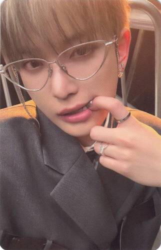Photocard of Harua touching his teeth